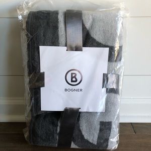 Bogner throw NWT